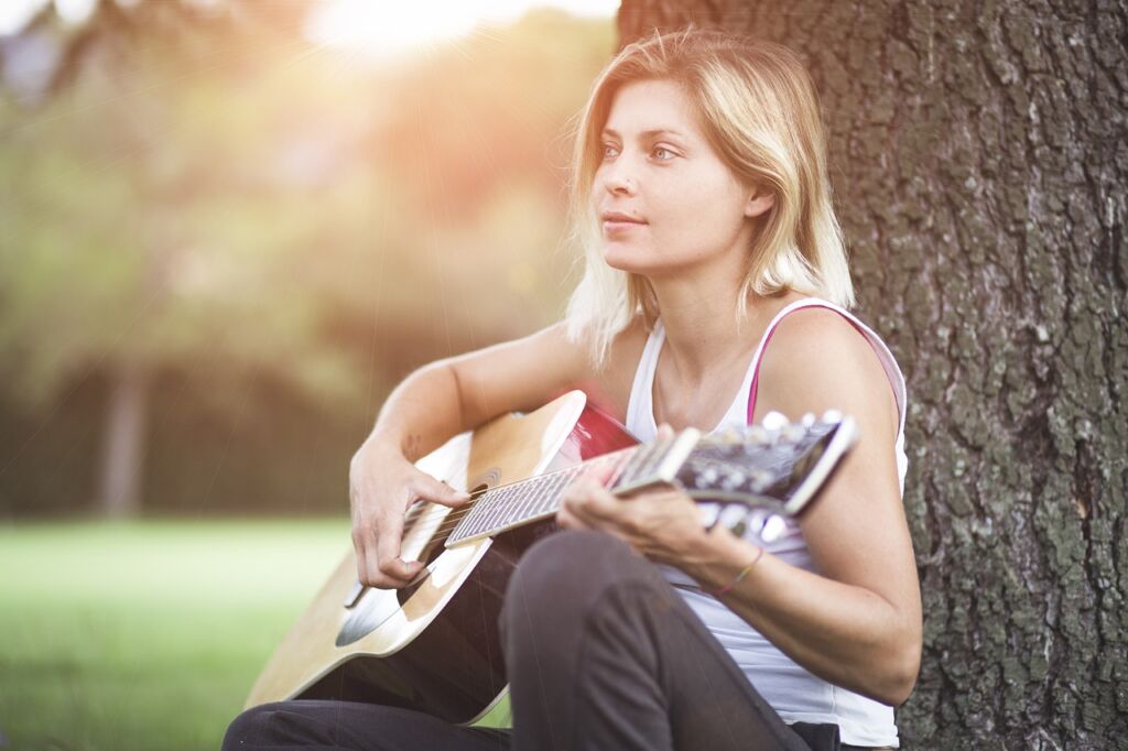 guitar, guitarist, girl-5531027.jpg