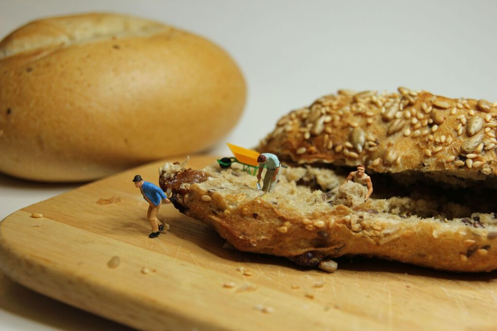 bun, loaf, miniature figures, to bake, baked goods, breakfast, nourishment, grain bread, breakfast table, toy, figure, baker, model construction figure, workers